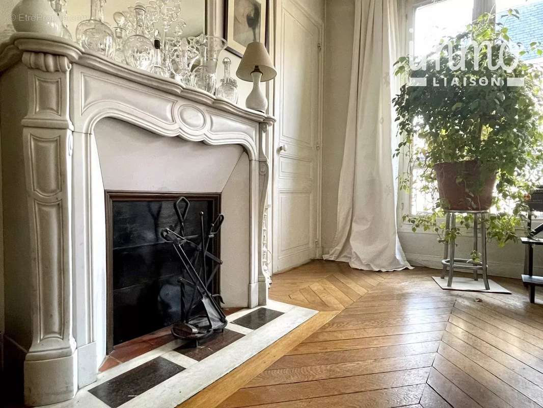 Appartement à PARIS-7E