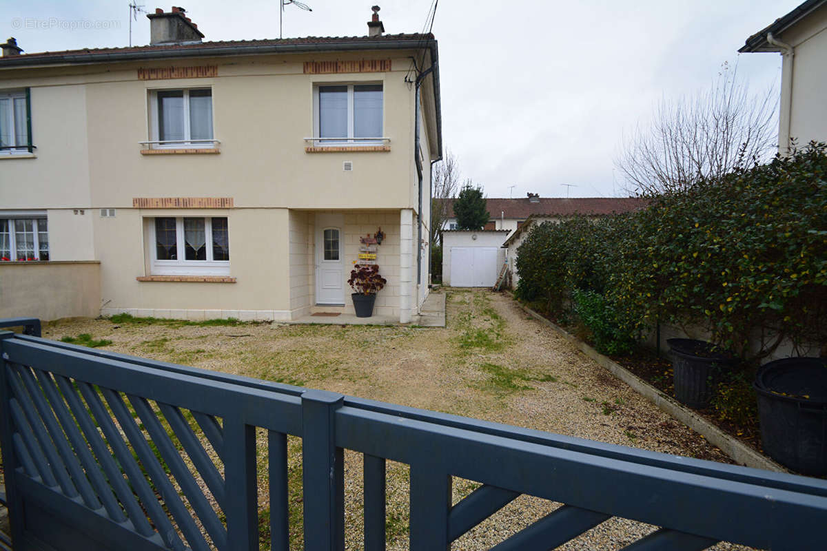 Maison à CHAUNY