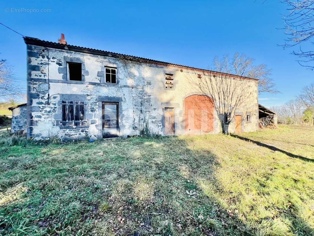 Maison à CHARBONNIERES-LES-VARENNES