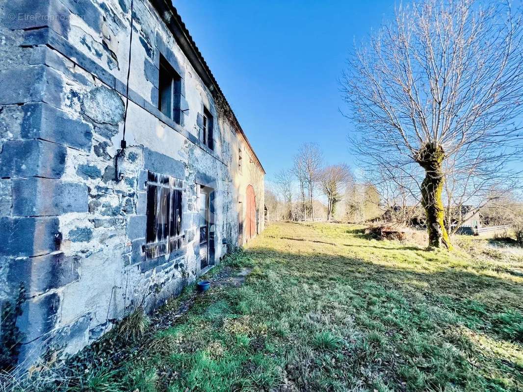 Maison à CHARBONNIERES-LES-VARENNES