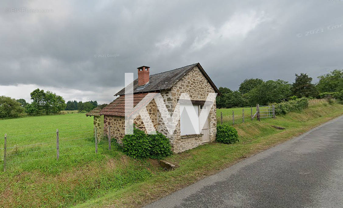 Terrain à LA CROISILLE-SUR-BRIANCE