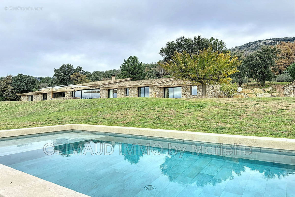 Maison à LA GARDE-FREINET