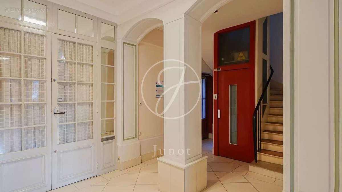 Appartement à PARIS-7E