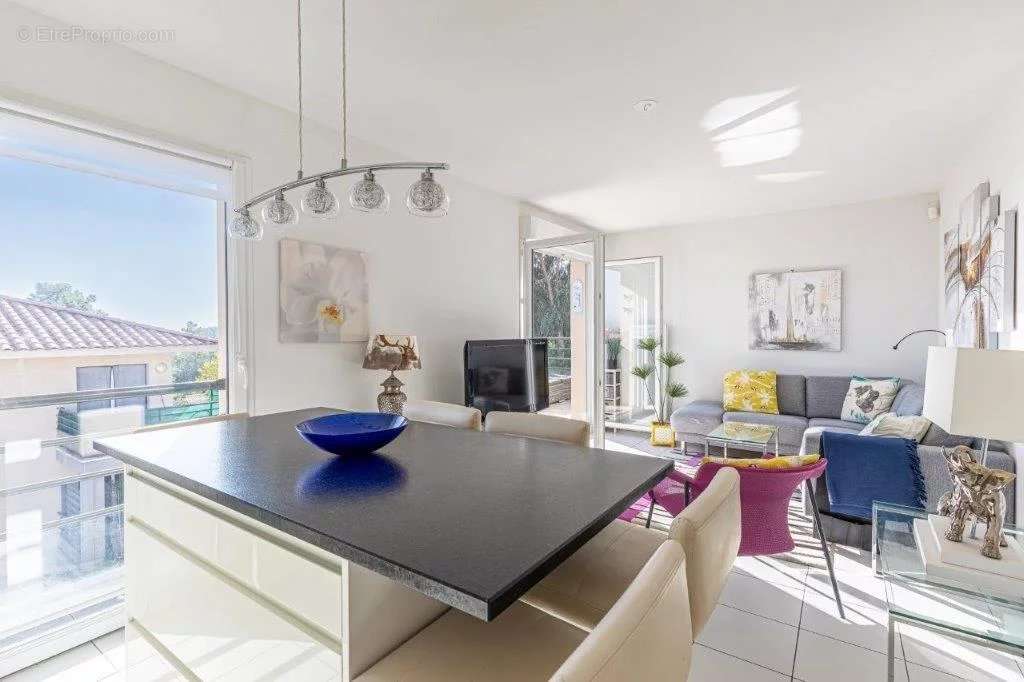 Appartement à ROQUEBRUNE-SUR-ARGENS