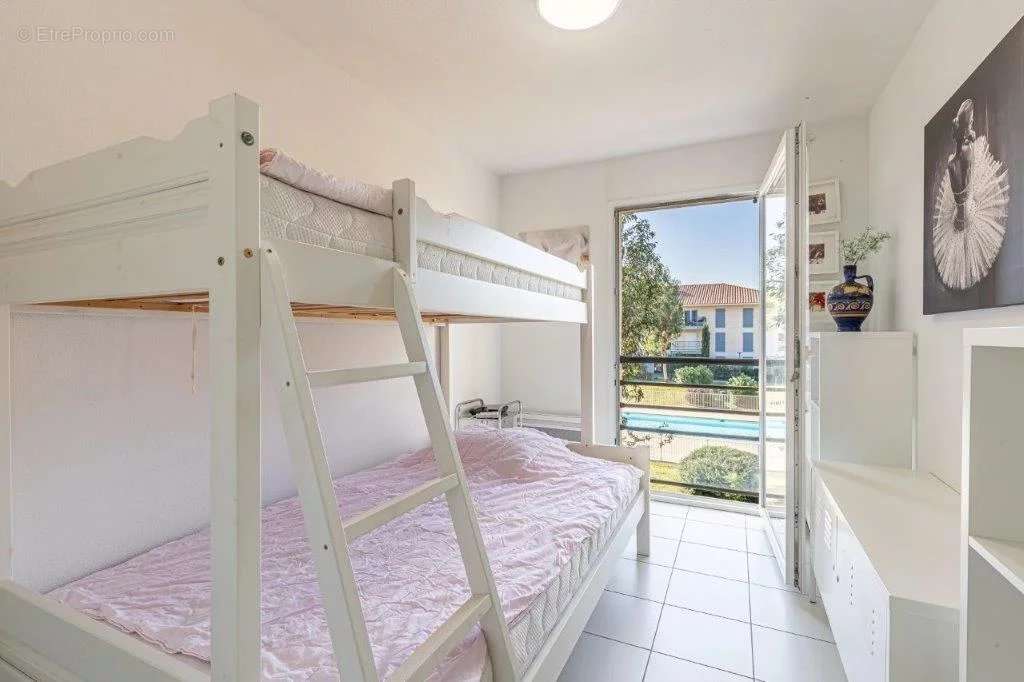 Appartement à ROQUEBRUNE-SUR-ARGENS