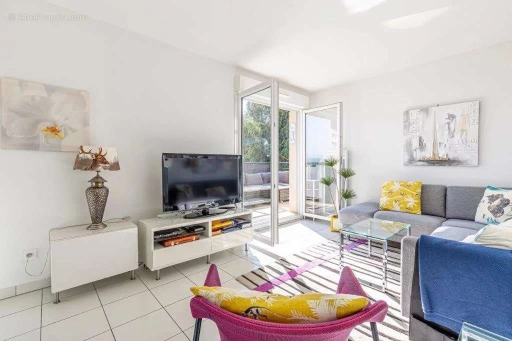 Appartement à ROQUEBRUNE-SUR-ARGENS