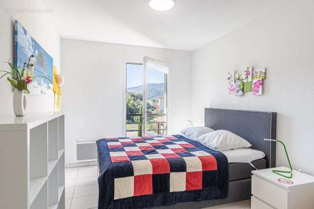 Appartement à ROQUEBRUNE-SUR-ARGENS