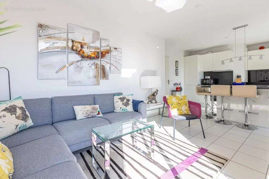 Appartement à ROQUEBRUNE-SUR-ARGENS