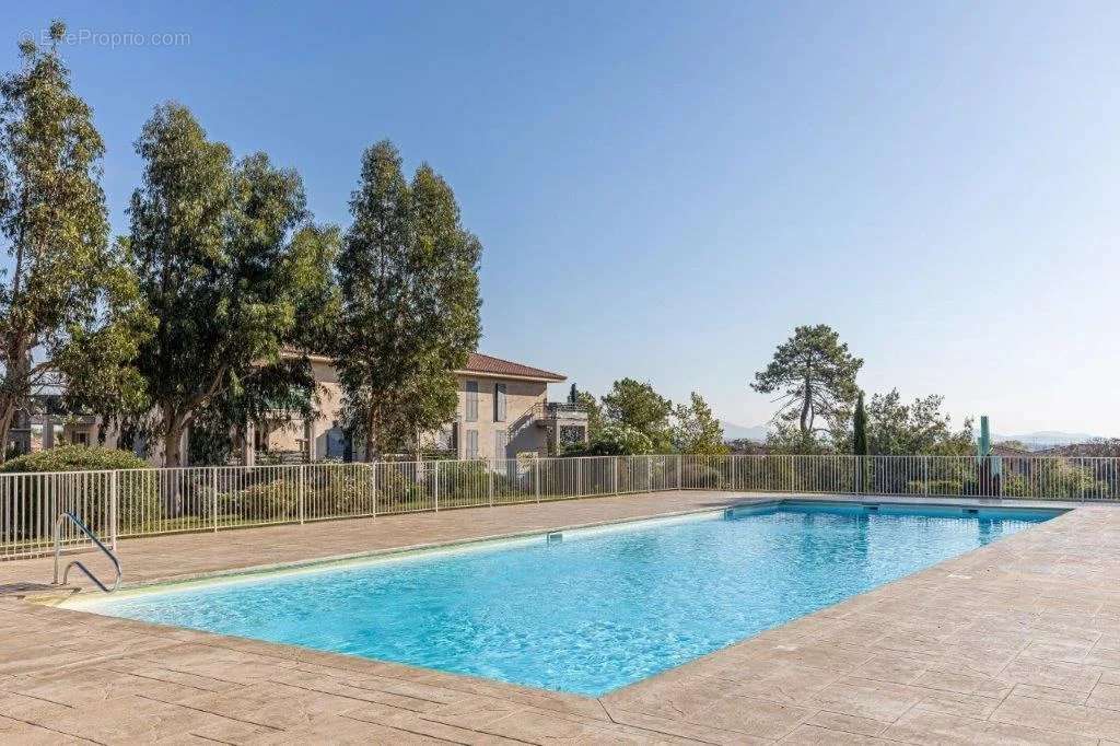 Appartement à ROQUEBRUNE-SUR-ARGENS