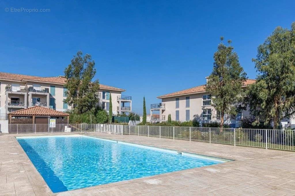 Appartement à ROQUEBRUNE-SUR-ARGENS