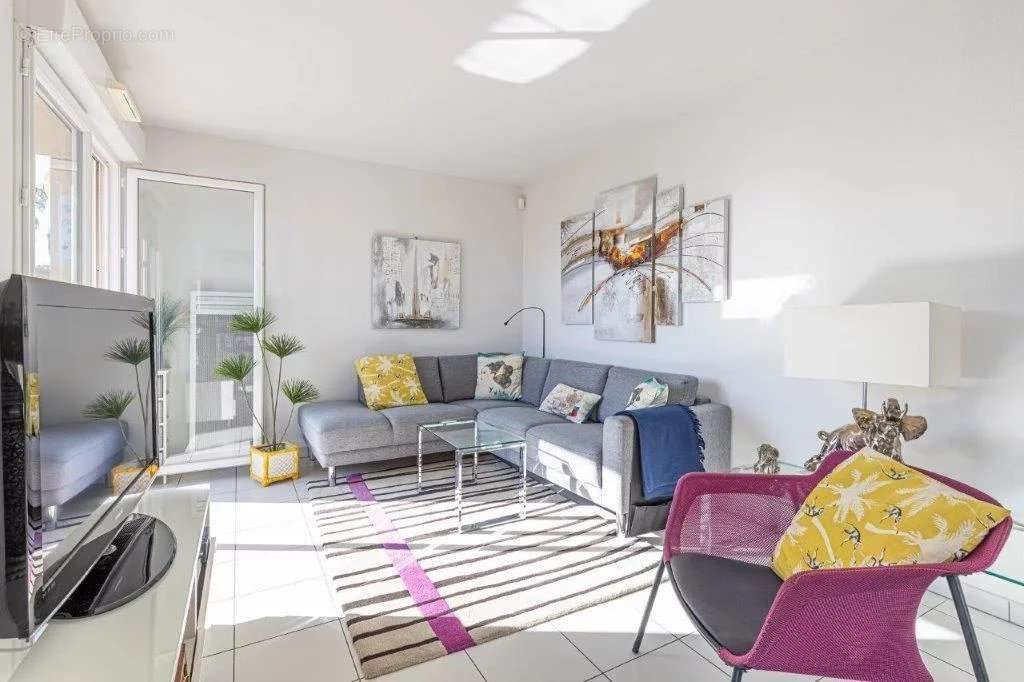 Appartement à ROQUEBRUNE-SUR-ARGENS