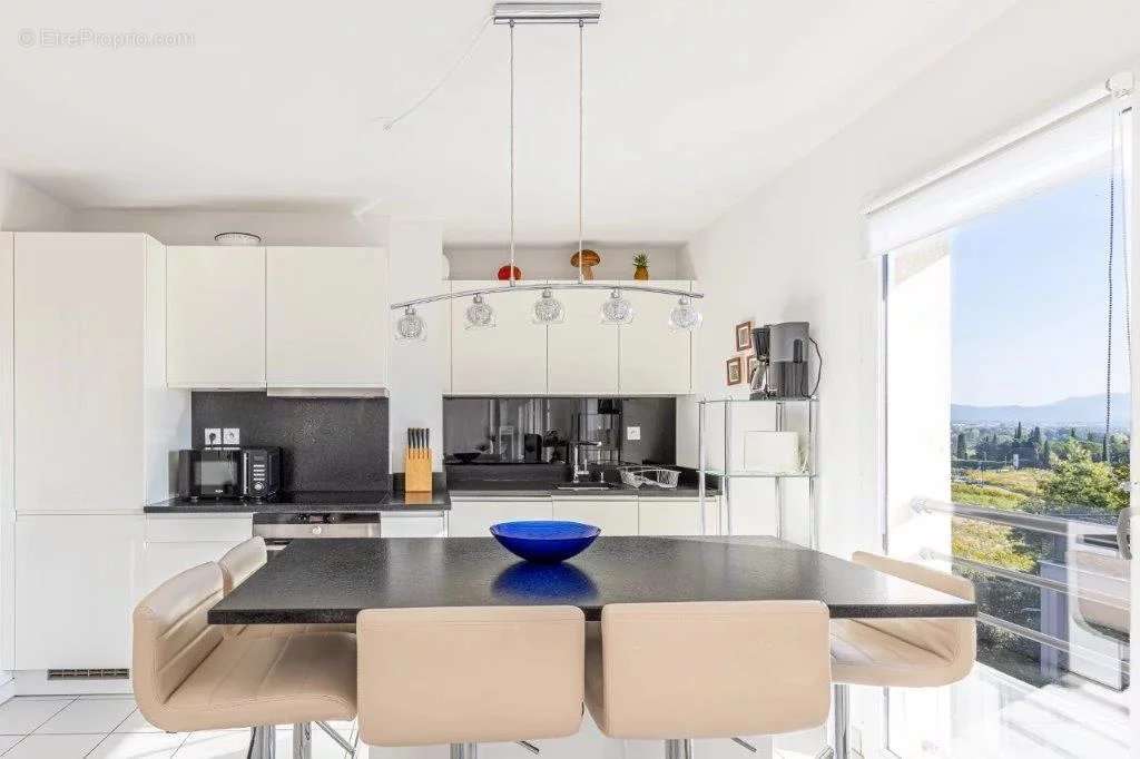 Appartement à ROQUEBRUNE-SUR-ARGENS