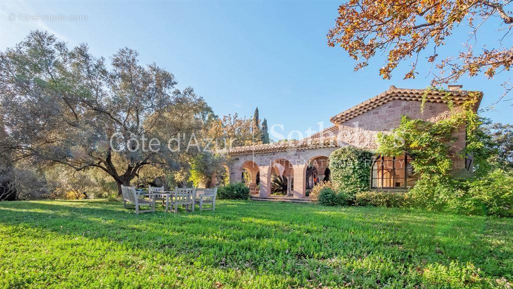 Maison à ROQUEBRUNE-SUR-ARGENS