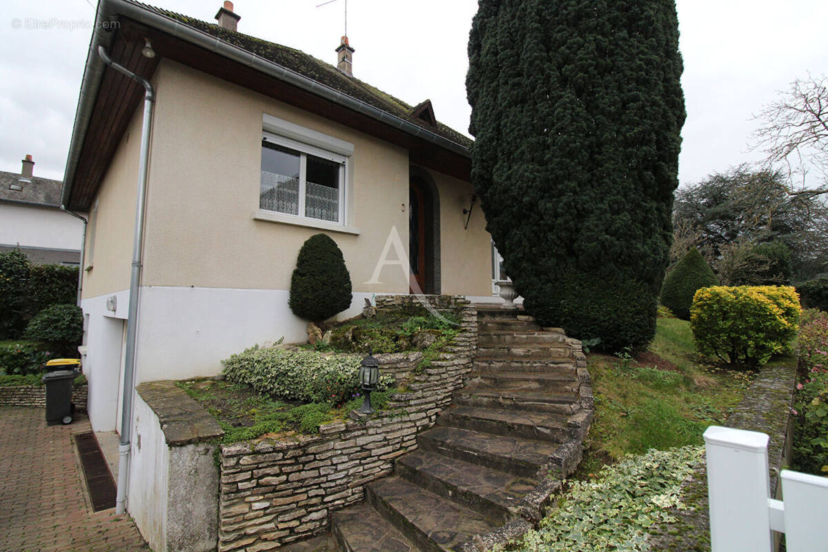 Maison à LA CHAUSSEE-SAINT-VICTOR