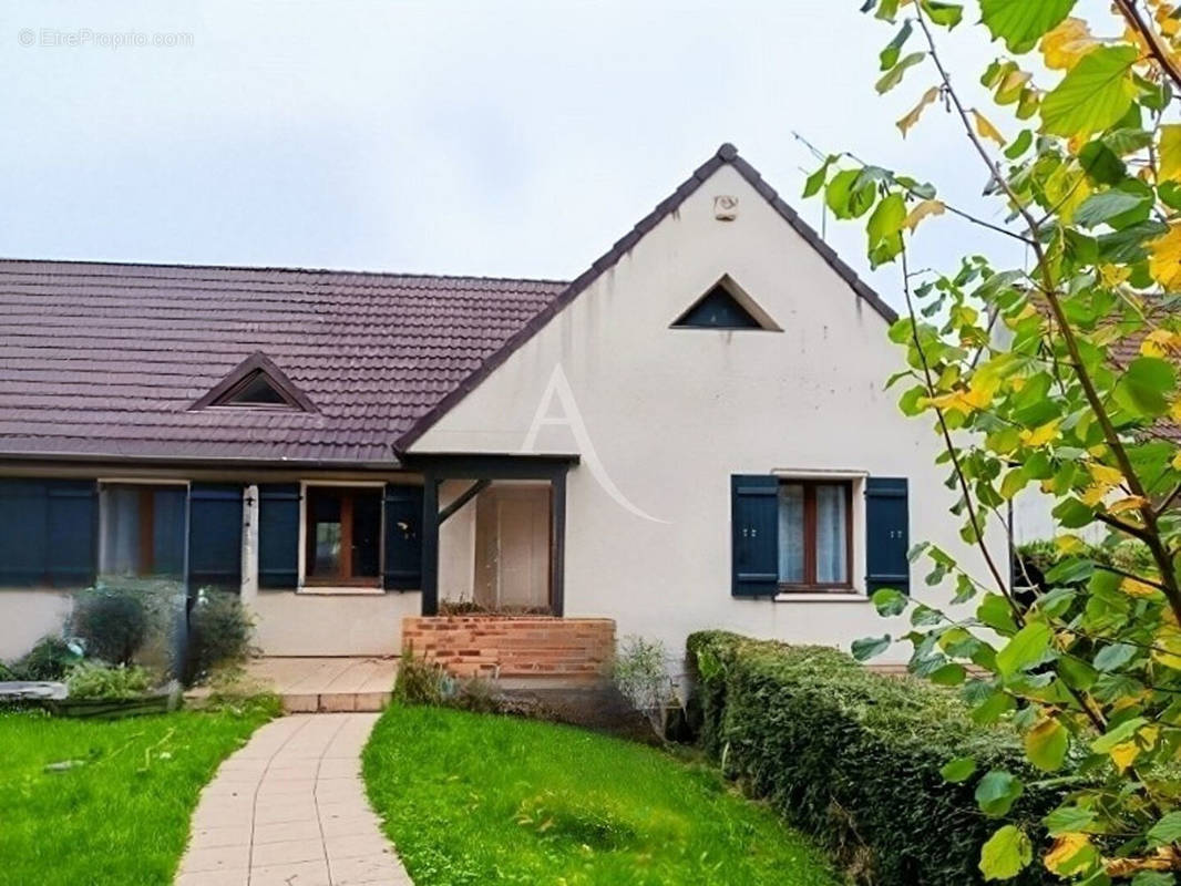 Maison à SAINT-SAUVEUR-SUR-ECOLE