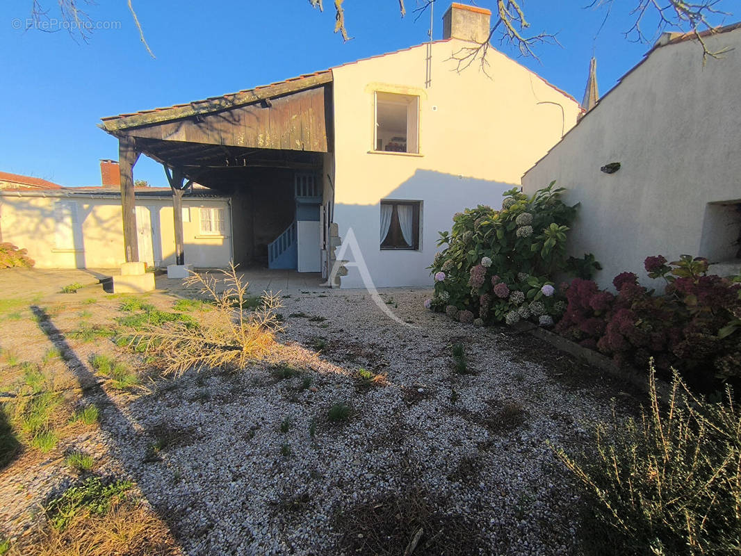 Maison à GROSBREUIL