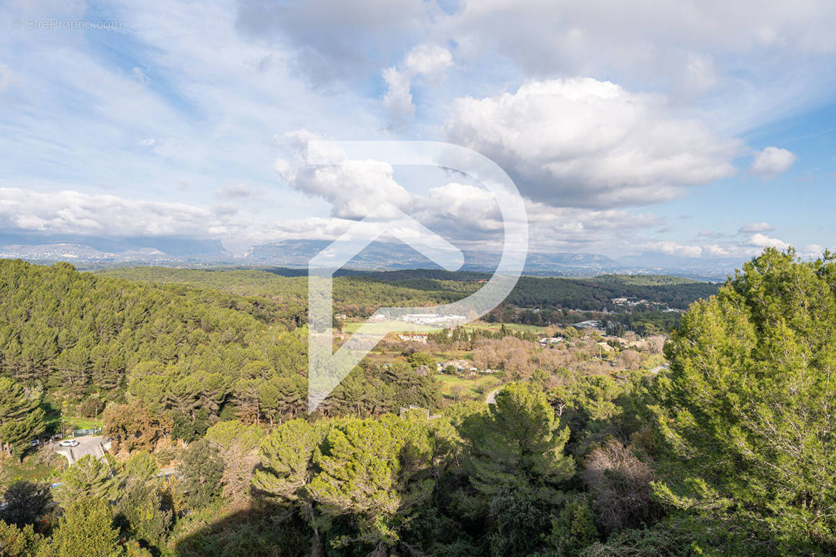 Appartement à MOUGINS