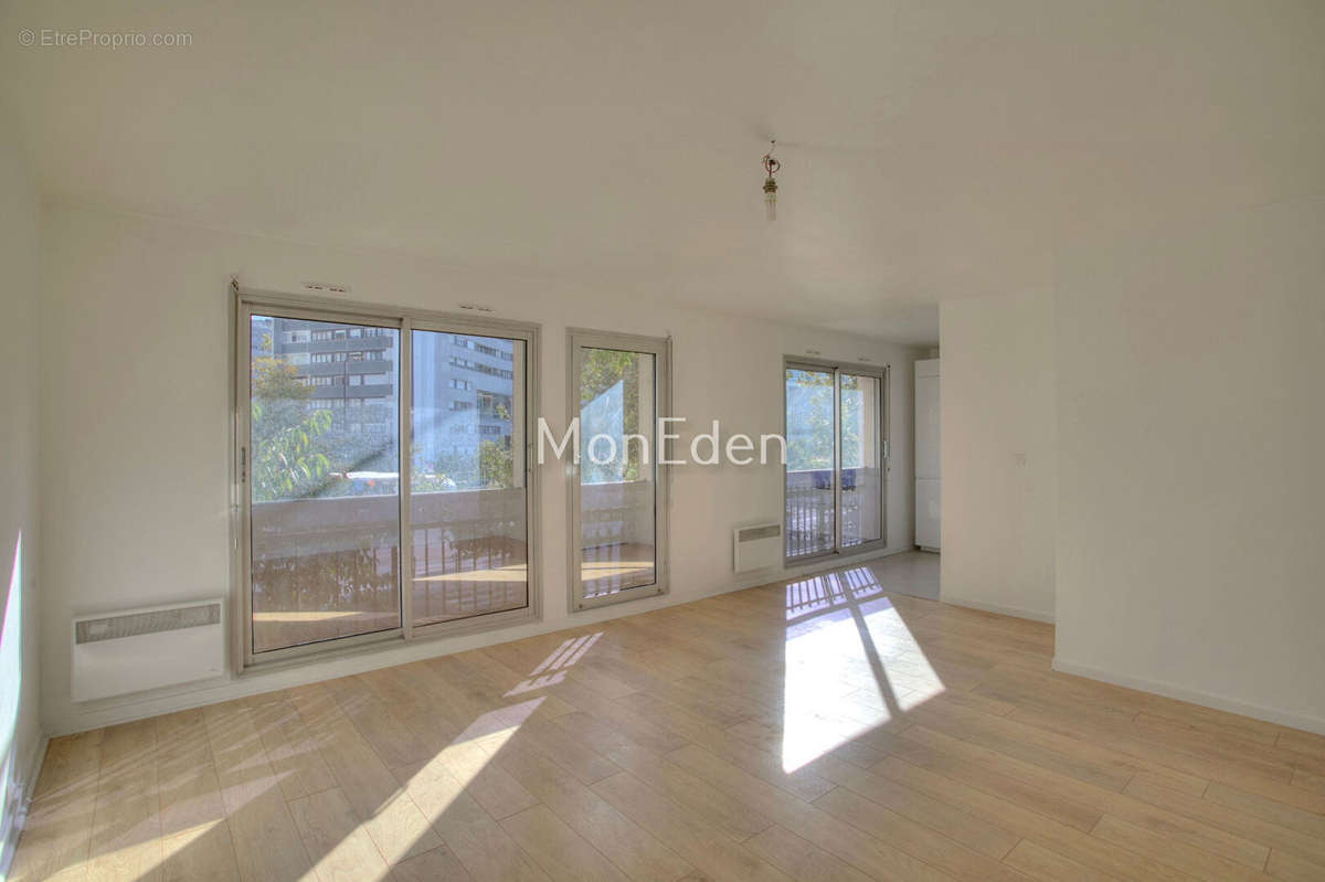 Appartement à COURBEVOIE