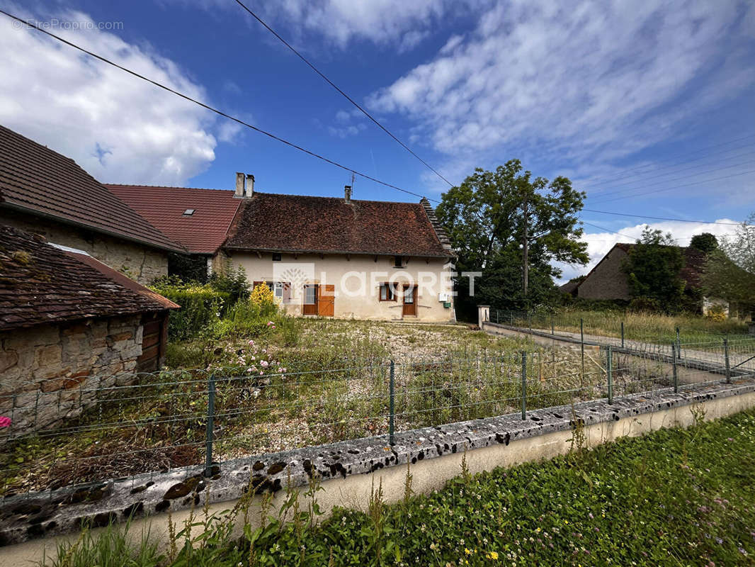 Maison à COUSANCE