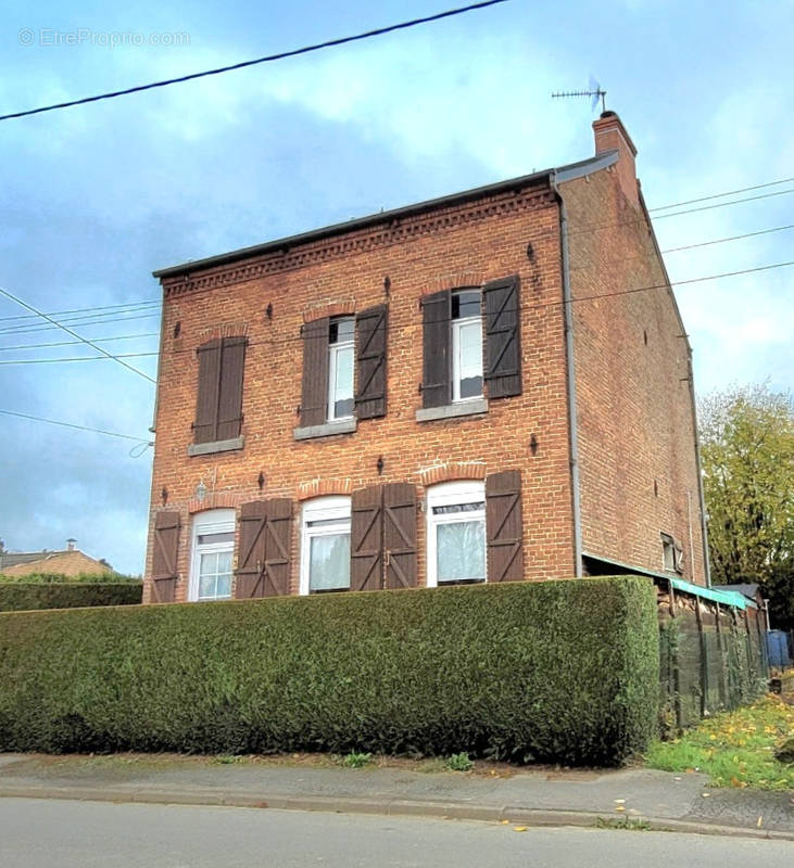 Maison à AVESNES-SUR-HELPE