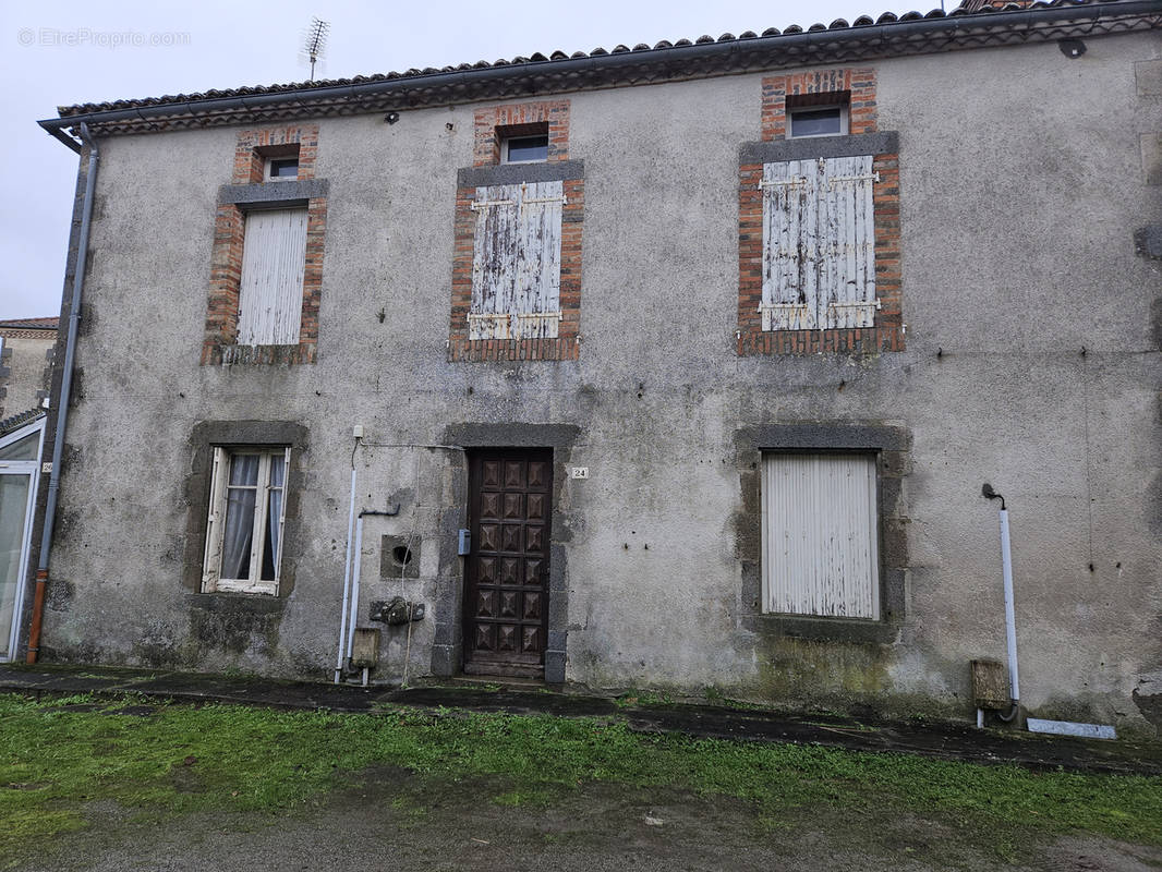 Maison à BUSSIERE-POITEVINE