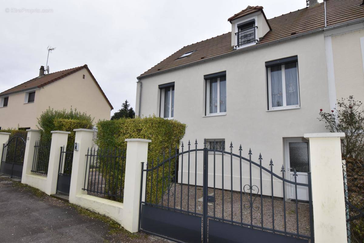 Maison à NEUVY-SUR-LOIRE