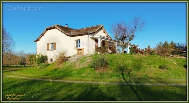 Maison à LA ROCHE-CHALAIS