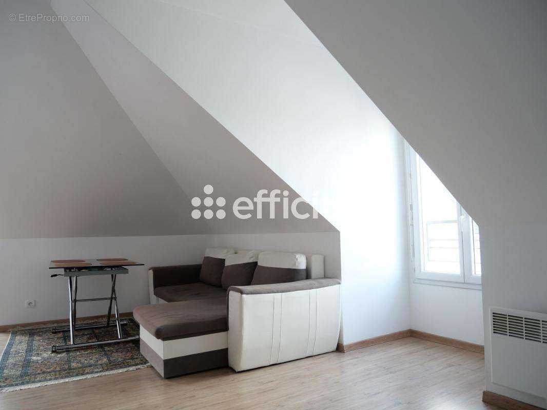 Appartement à EZANVILLE