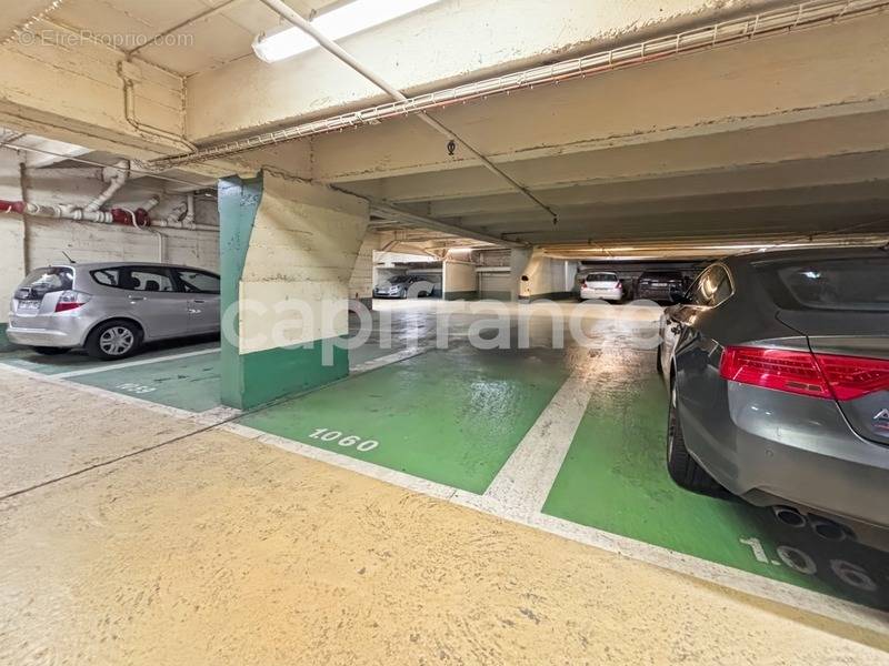 Parking à NEUILLY-SUR-SEINE