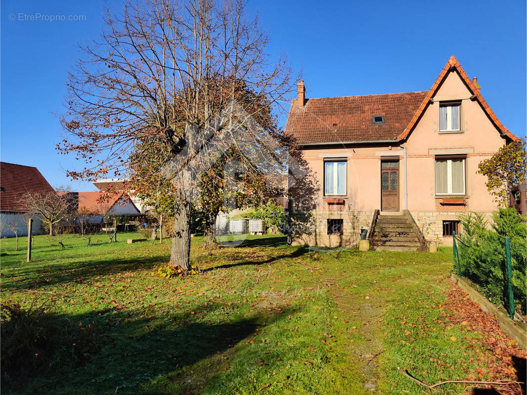 Maison à YZEURE