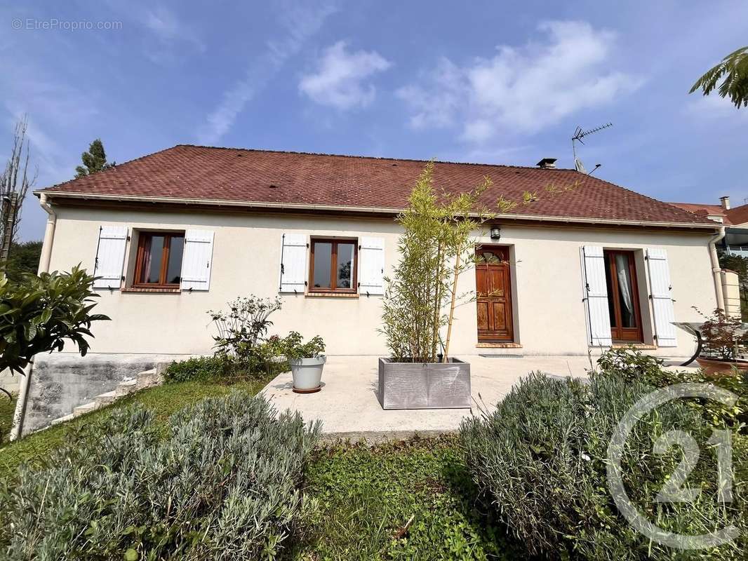 Maison à LONGUEVILLE