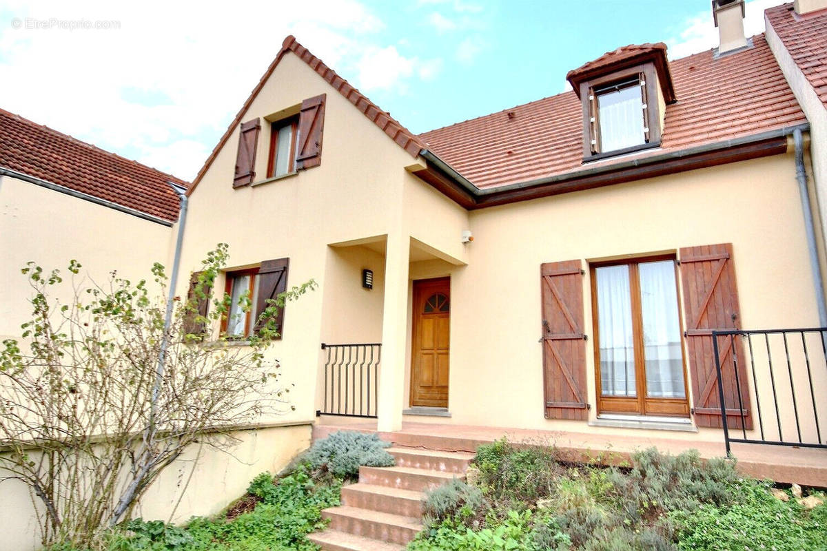 Maison à FRESNES