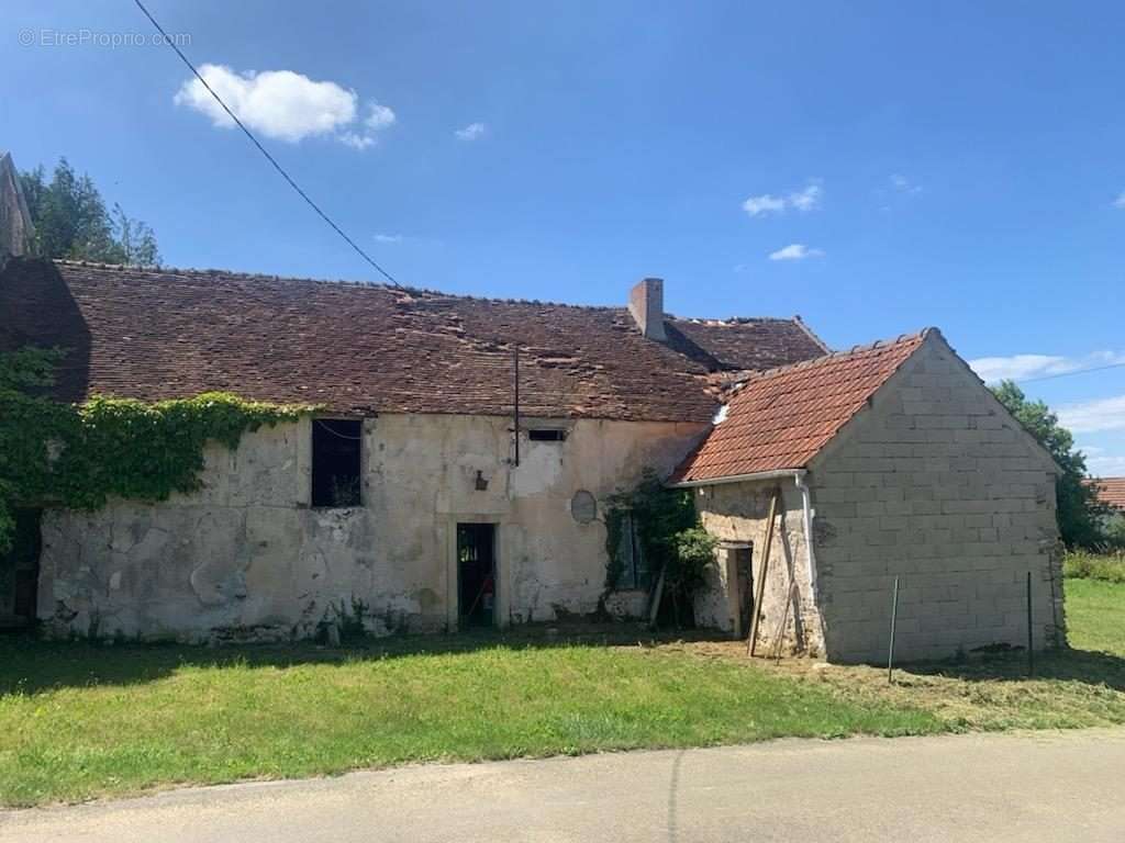 Maison à MONTIGNY-LES-CONDE