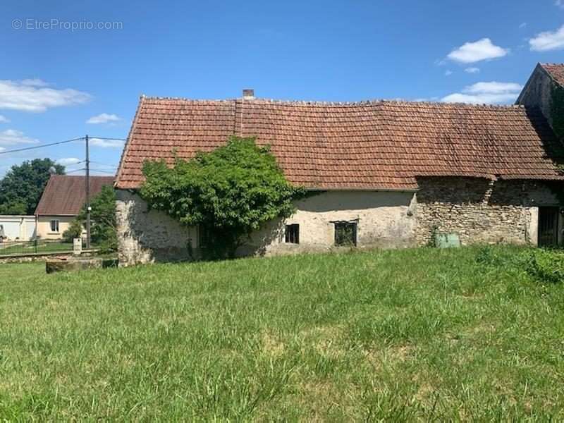 Maison à MONTIGNY-LES-CONDE