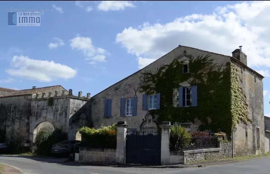 Maison à SAINTES