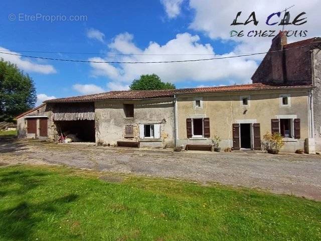 Maison à LA CHAPELLE-THIREUIL