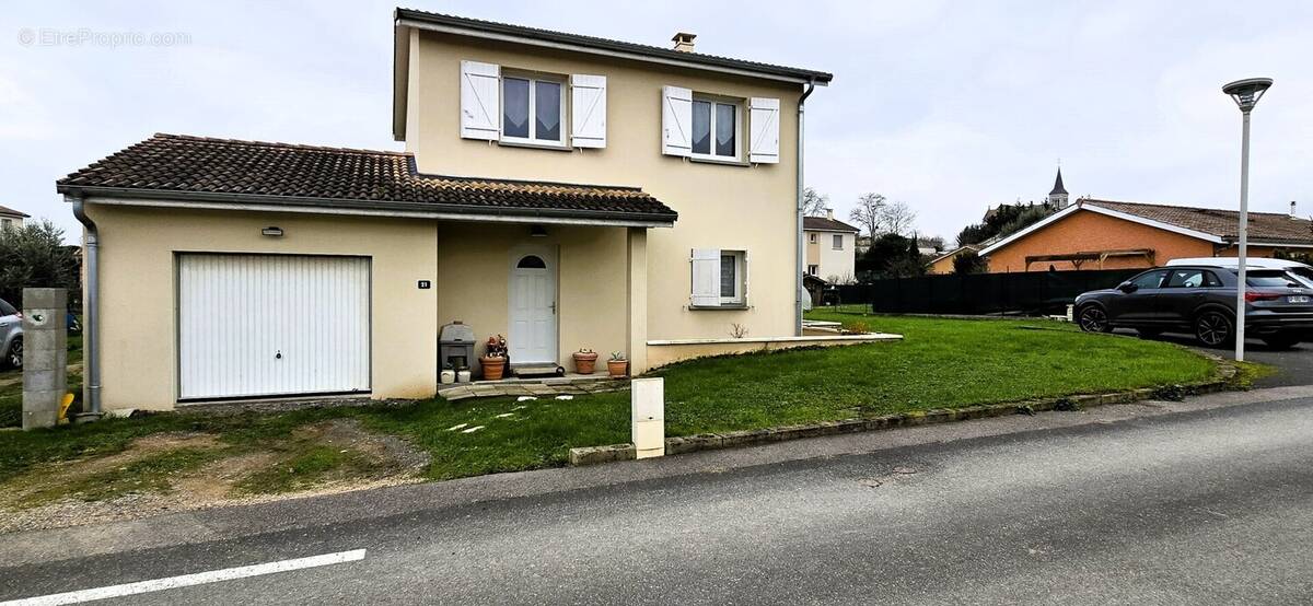 Maison à LA CHAPELLE-DE-GUINCHAY