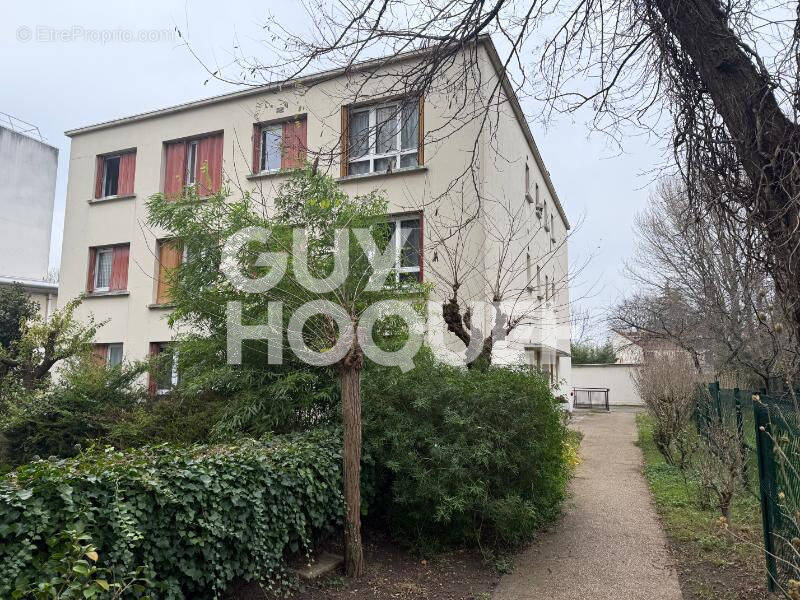 Appartement à LES PAVILLONS-SOUS-BOIS