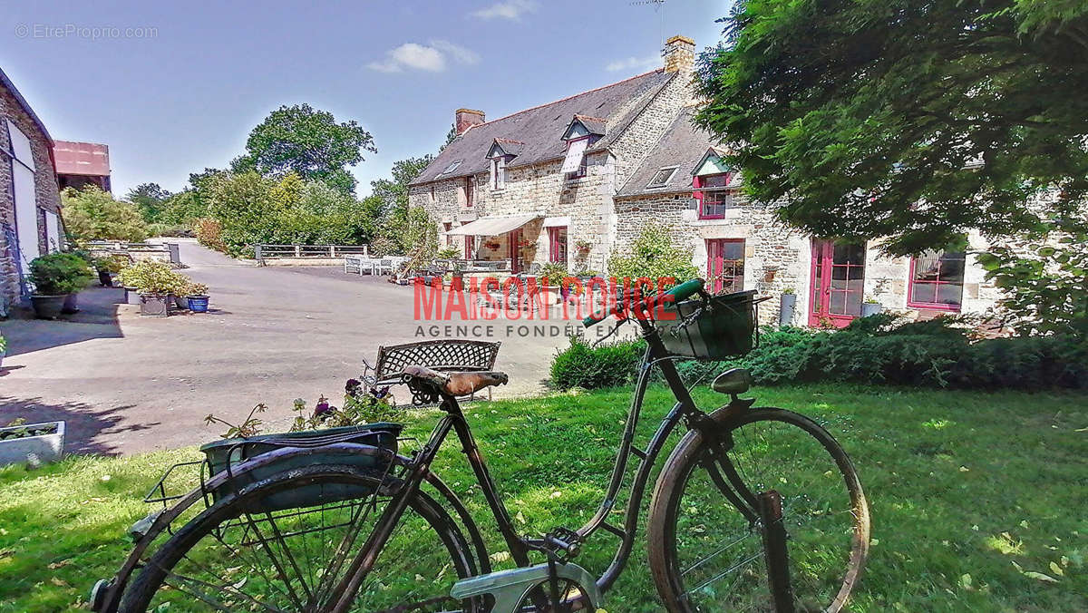 Maison à BAZOUGES-LA-PEROUSE