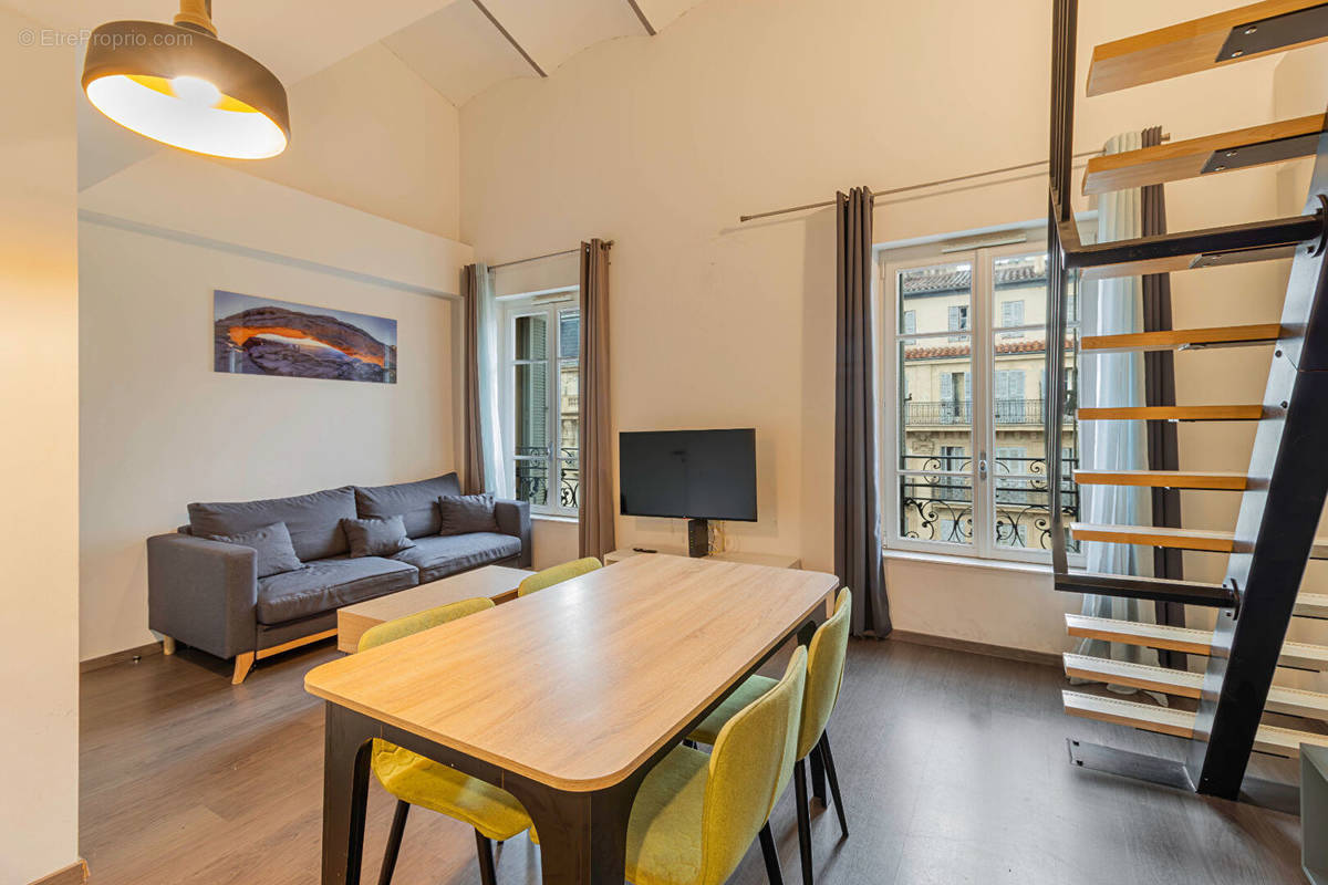 Appartement à MARSEILLE-2E