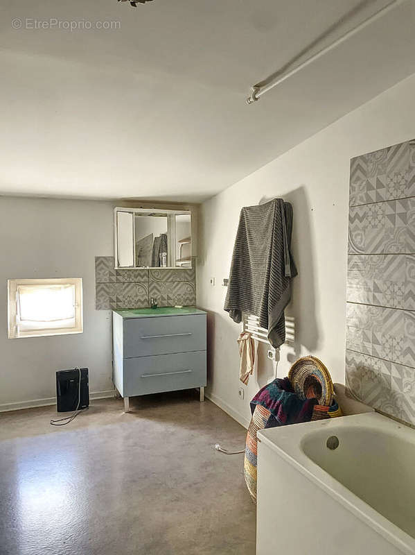 Appartement à VILLENEUVE-LES-AVIGNON