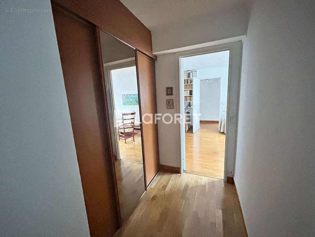 Appartement à PARIS-14E