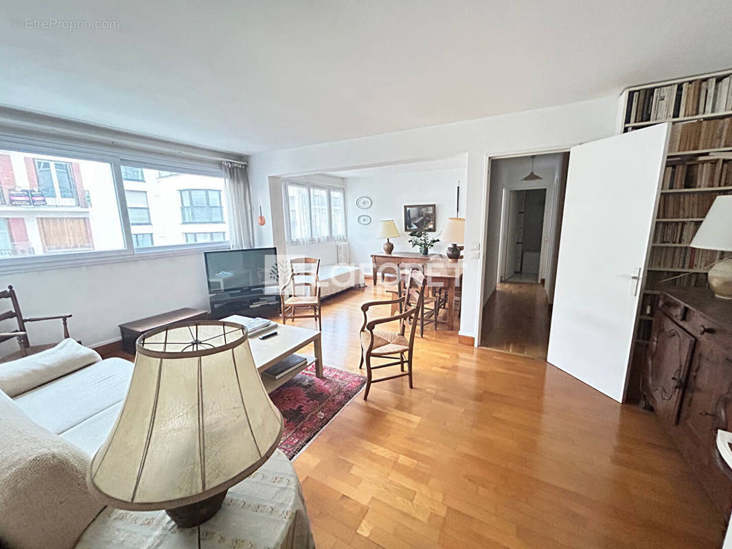 Appartement à PARIS-14E