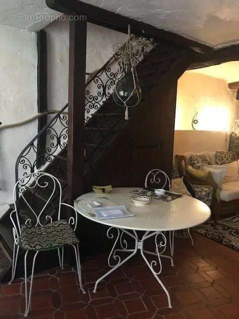 Appartement à GREOLIERES