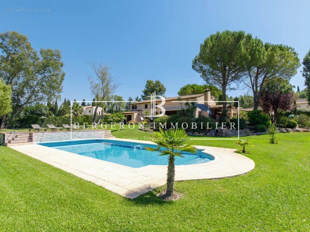 Maison à CHATEAUNEUF-GRASSE