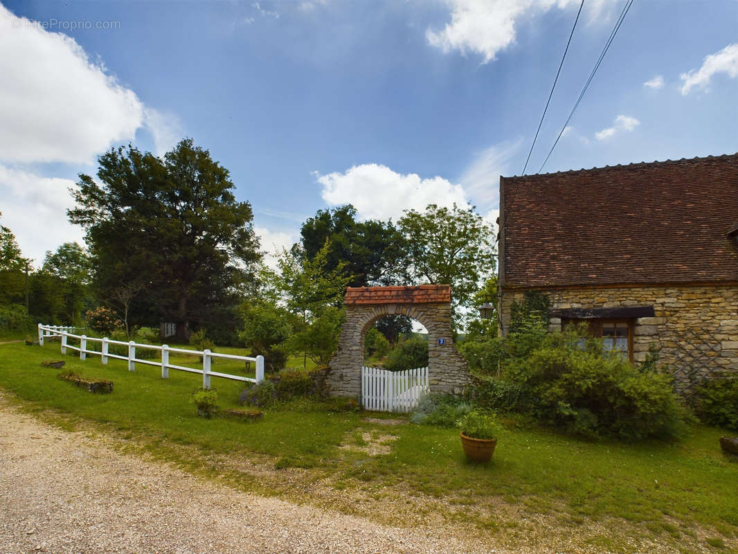 Maison à CHAMPLEMY