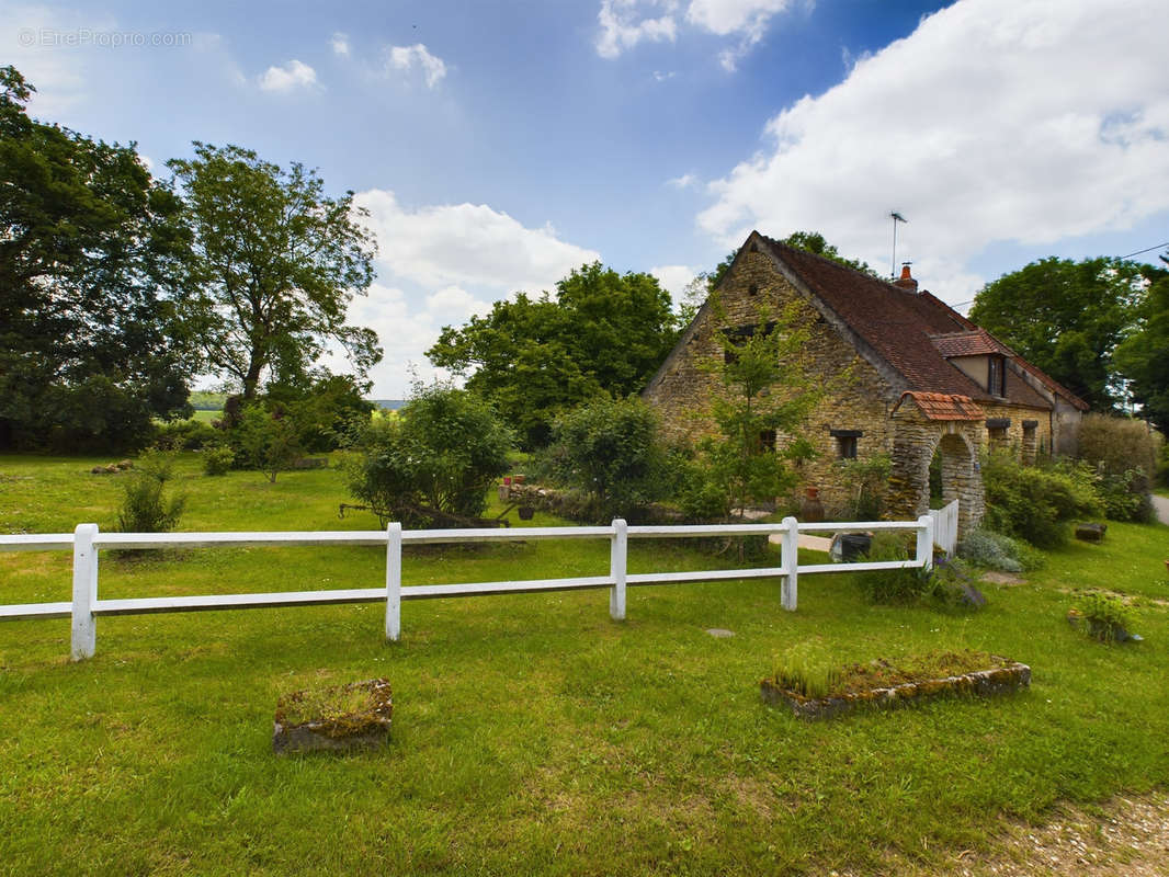 Maison à CHAMPLEMY