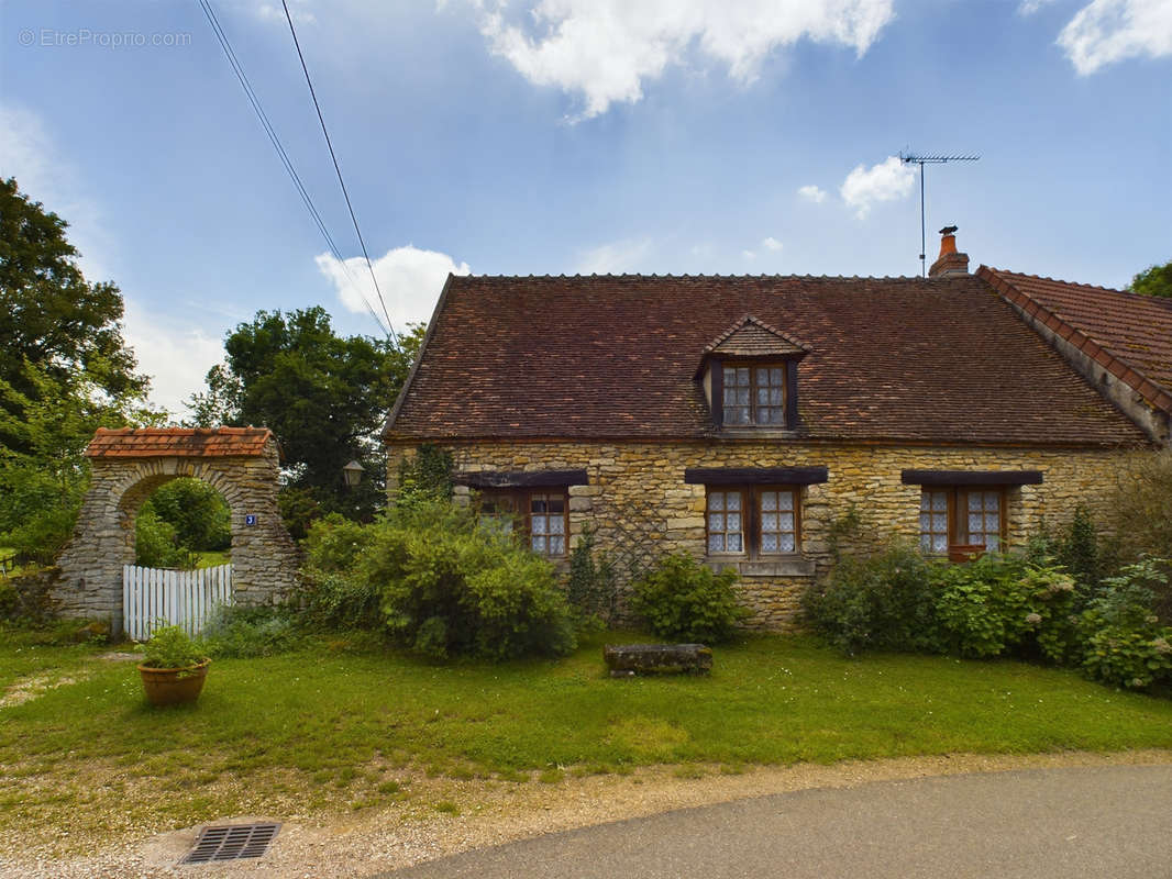 Maison à CHAMPLEMY