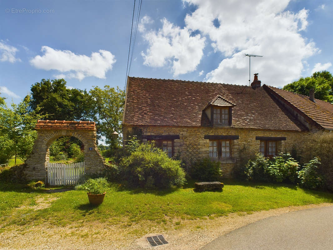 Maison à CHAMPLEMY