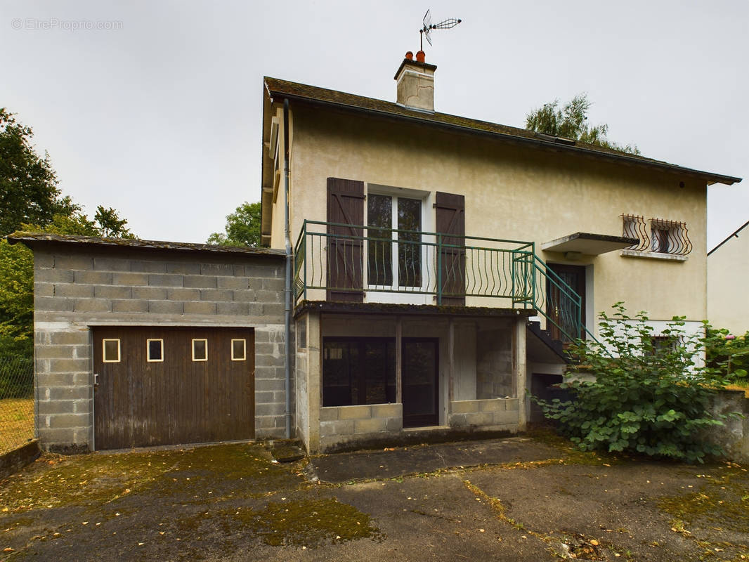 Maison à SAINT-AMAND-EN-PUISAYE